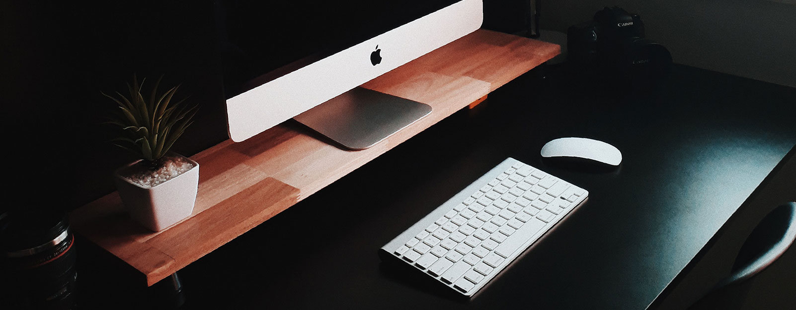 Clean desktop with Mac